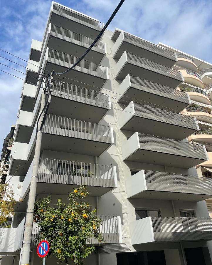 Bright In The New Building Athènes